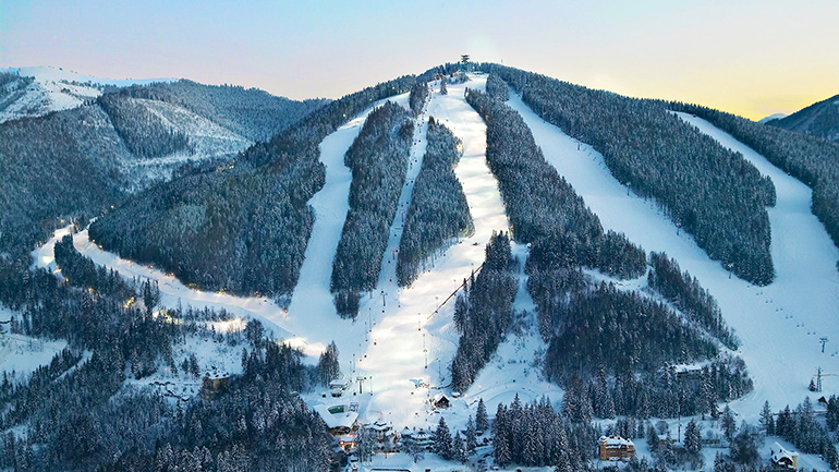 Η Αυστρία ανοίγει τα χιονοδρομικά κέντρα παρά το τρίτο lockdown λόγω κορωνοϊού